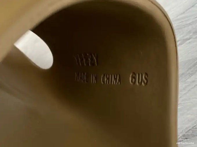 FV8425 Adidas Slide Yeezy Brown Earth 0507